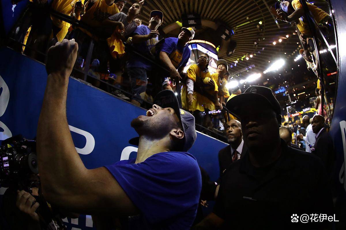 KAIYUN-重返赛场首场状态出色，独行侠观众沸腾！，库里重返赛场比赛高潮迭起的简单介绍